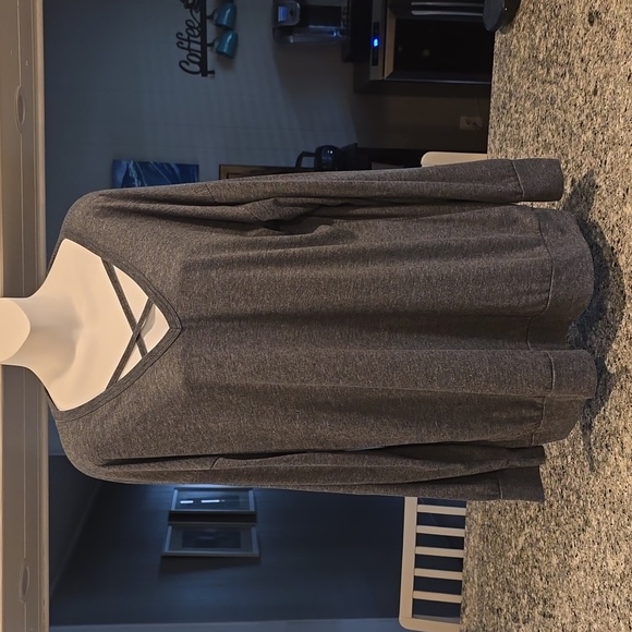 Genhoo Dark Gray Top - Picture 2 of 7
